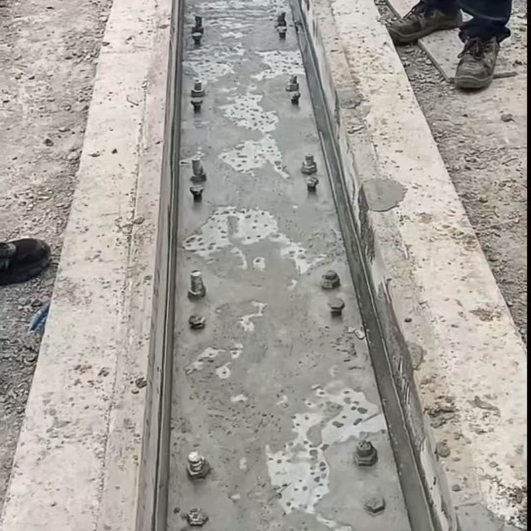 罗源港口码头起重机龙门吊重型机械设备稳固用早强快凝轨道胶泥